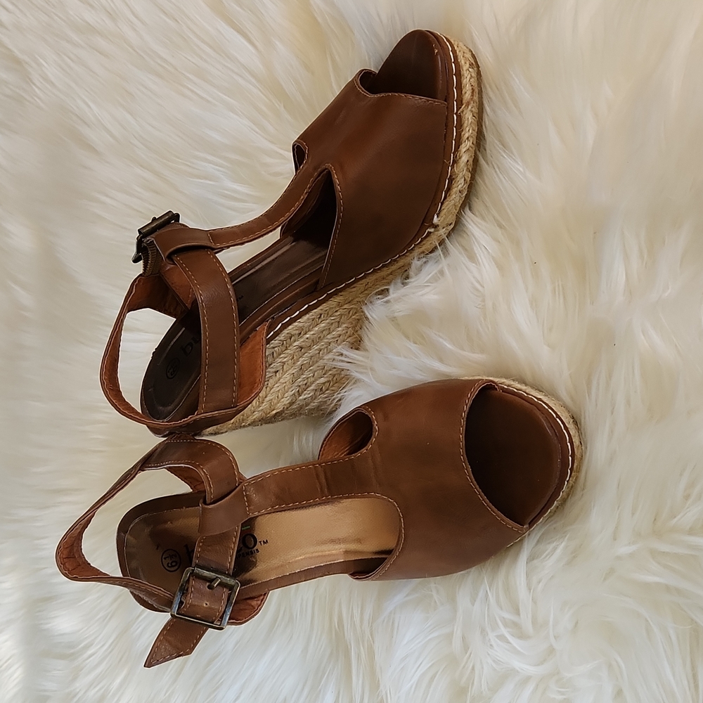 Bucco tstrap espadrille wedge sandals 6.5
